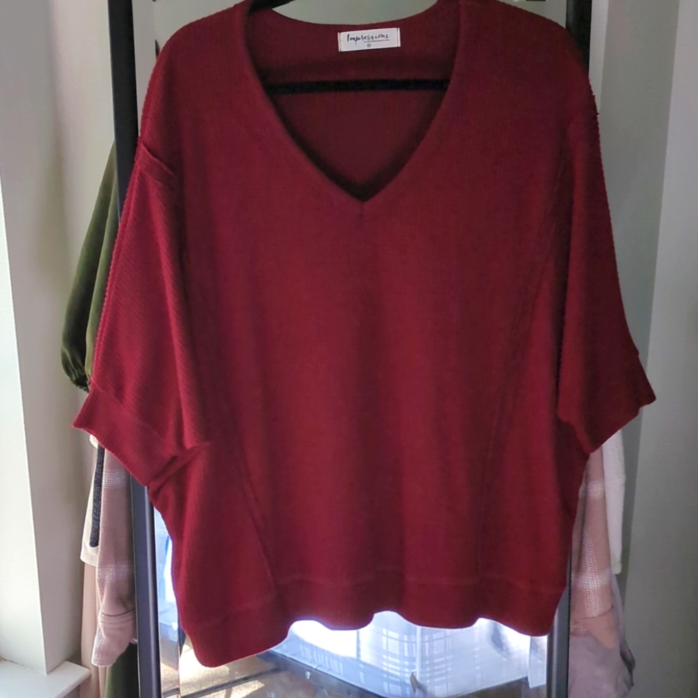 Impressions short sleeve batwing top